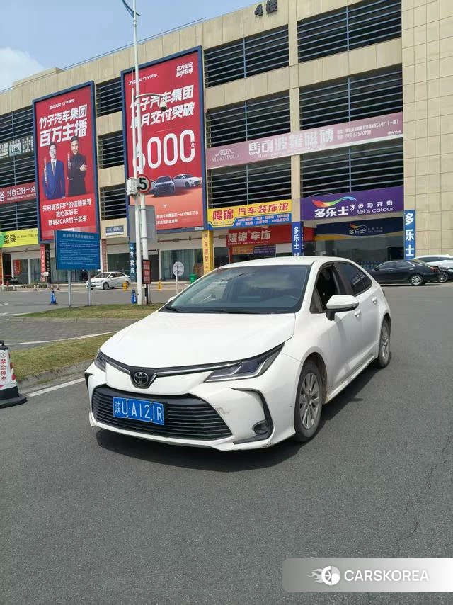Toyota Corolla 2023 Белый из Китая