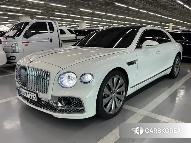 Bentley Flying Spur 3rd Generation 2022 Белый из Кореи