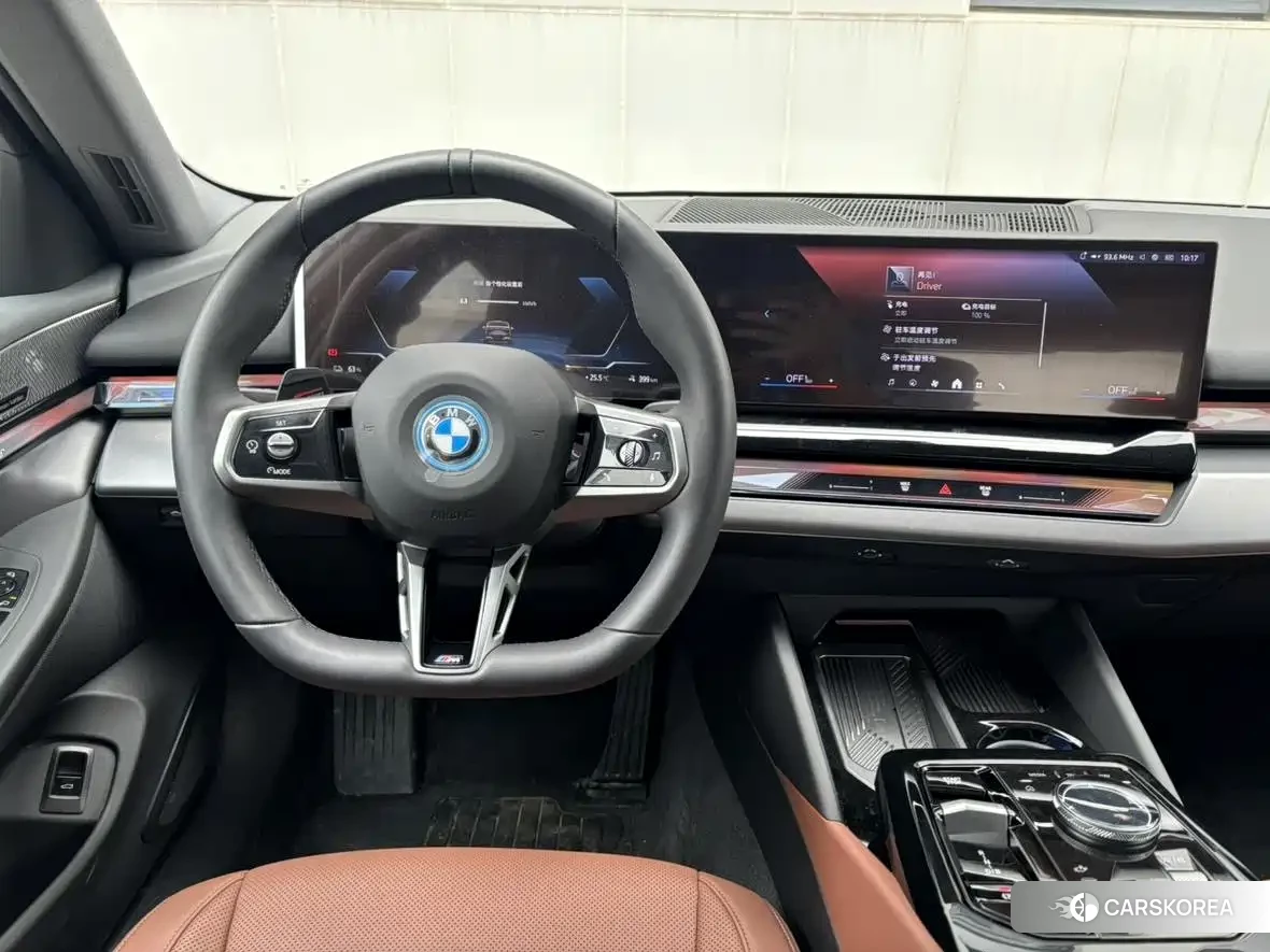 BMW i5 2026 Черный из Китая