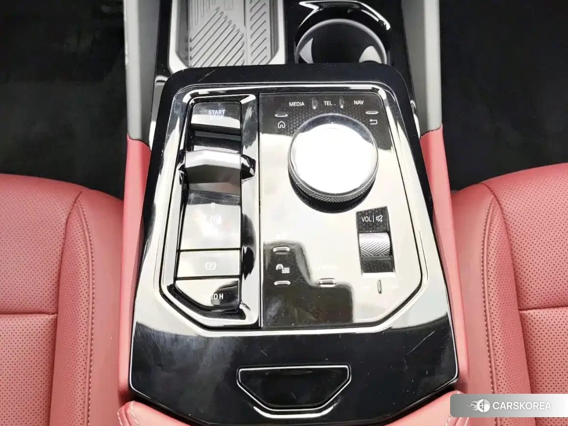 BMW i5 2025 Черный из Китая