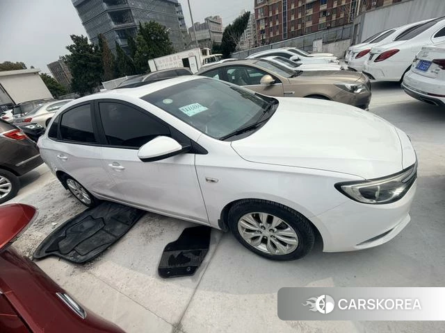 Buick Yinglang 2018 Белый из Китая