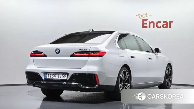 BMW 7 Series (G70) 2023 Белый из Кореи
