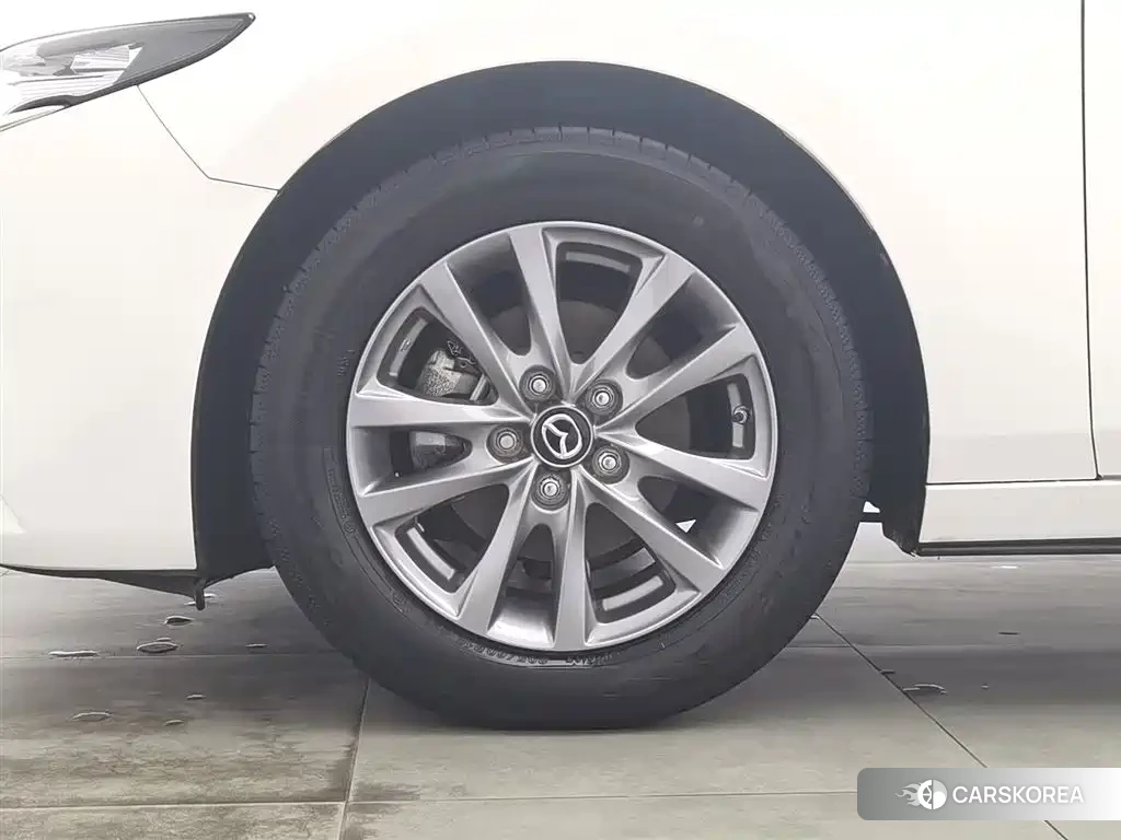 Mazda 3 2023 Белый из Китая