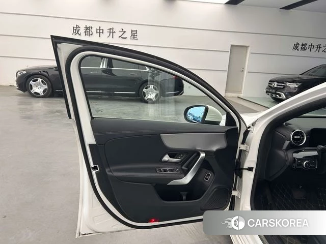 Mercedes-Benz Class A 2023 Белый из Китая