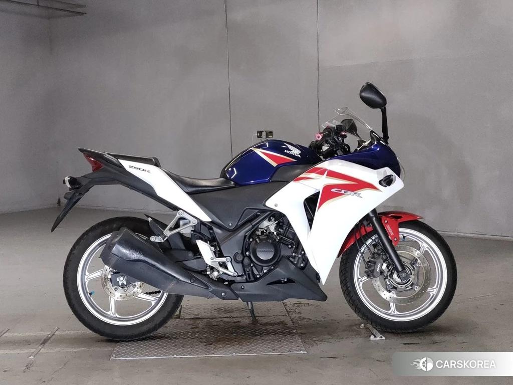 Проданный Honda CBR250R 2011 из Японии, фото 2