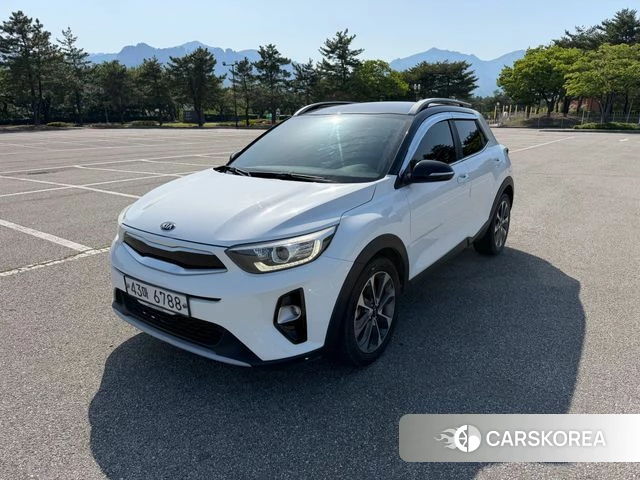 Kia Stonic 2018 Белый из Кореи