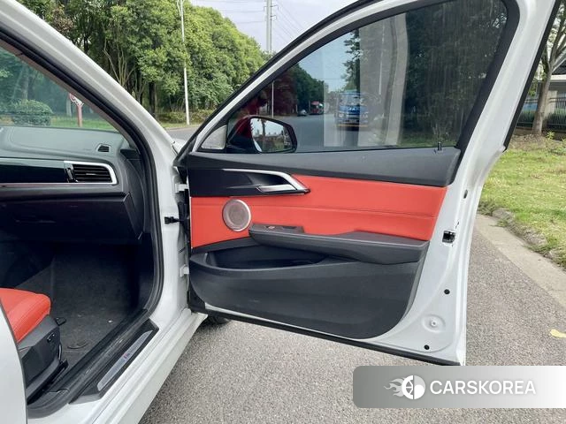 BMW 1 series 2023 Белый из Китая