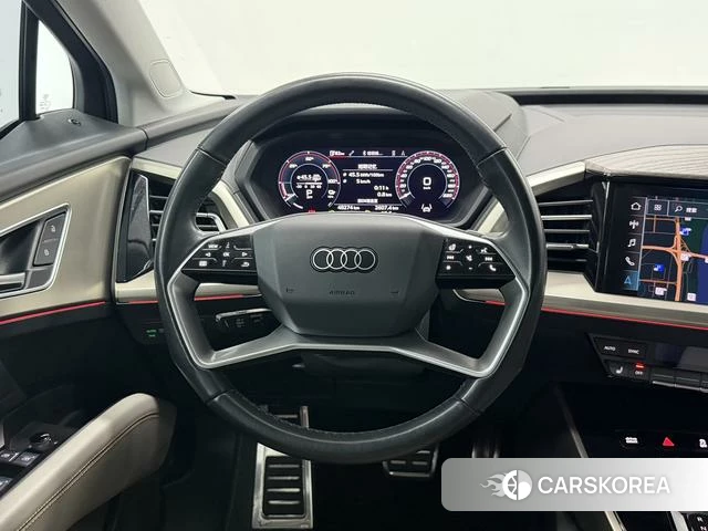 Audi Q5 e-tron 2022 Белый из Китая