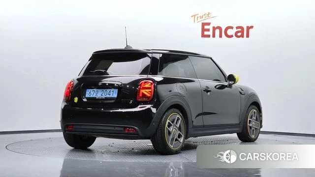 Mini Cooper Electric 2023 Черный из Кореи