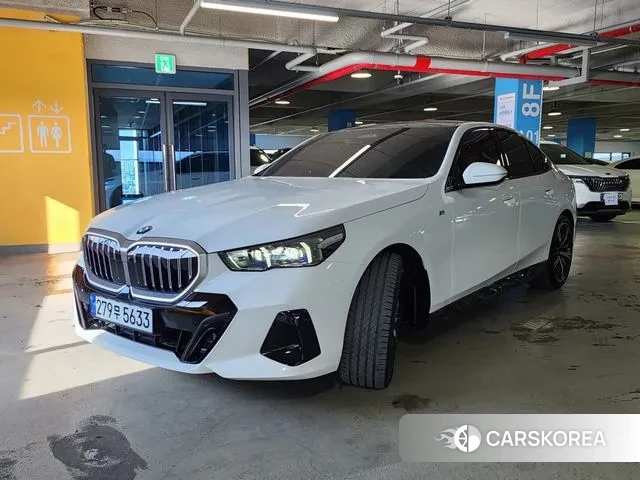 BMW 5 Series (G60) 2025 Белый из Кореи