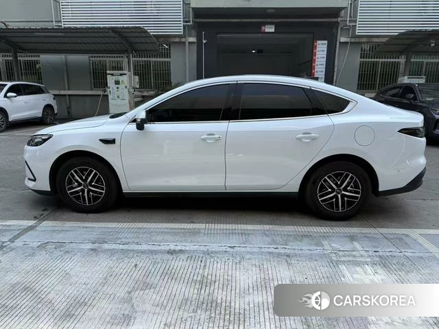 BYD Seal 05DM 2025 Белый из Китая