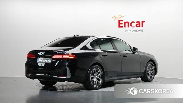 BMW 5 Series (G60) 2023 Черный из Кореи