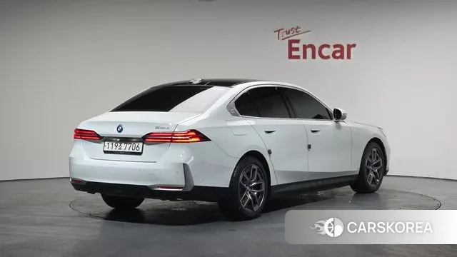 BMW 5 Series (G60) 2025 Белый из Кореи