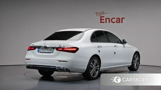 Mercedes-Benz E-Class W213 2021 Белый из Кореи