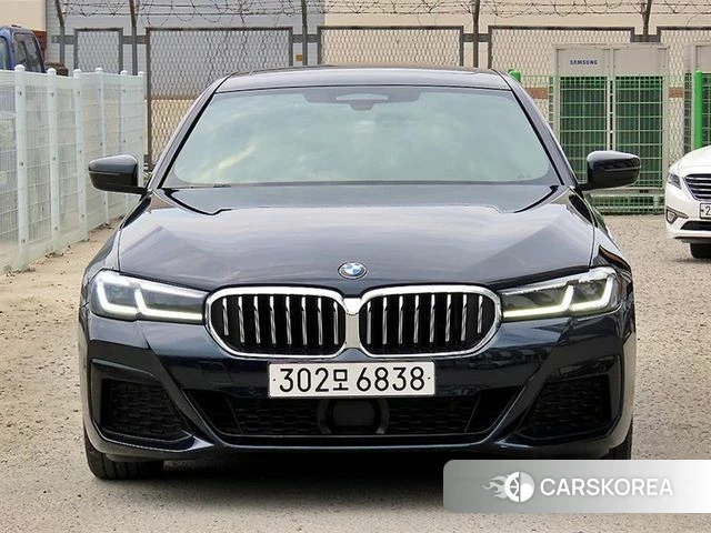 BMW 5 Series (G30) 2022 Черный из Кореи