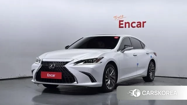 Lexus ES300h 7th generation 2024 Белый из Кореи