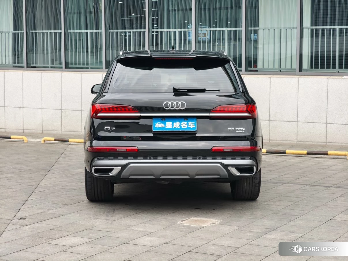 Audi Q7 2022 Черный из Китая