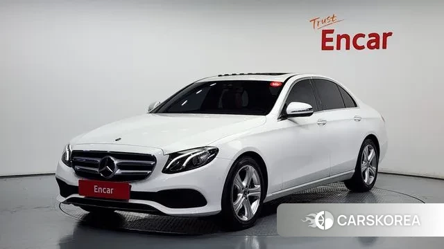 Mercedes-Benz E-Class W213 2018 Белый из Кореи