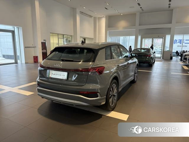 Audi Q4 e-tron 2025 Серебристо-серый из Китая