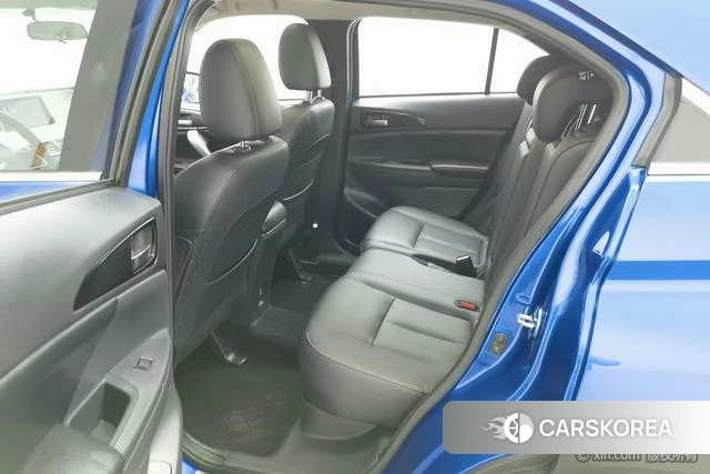 Mitsubishi  Yi Ge 2019 Синий из Китая