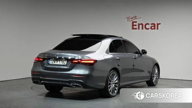 Mercedes-Benz E-Class W213 2021 Серый из Кореи