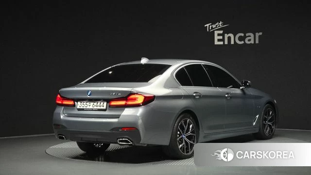 BMW 5 Series (G30) 2023 Серебристо-серый из Кореи