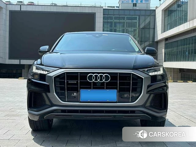 Audi Q8 2022 Черный из Китая