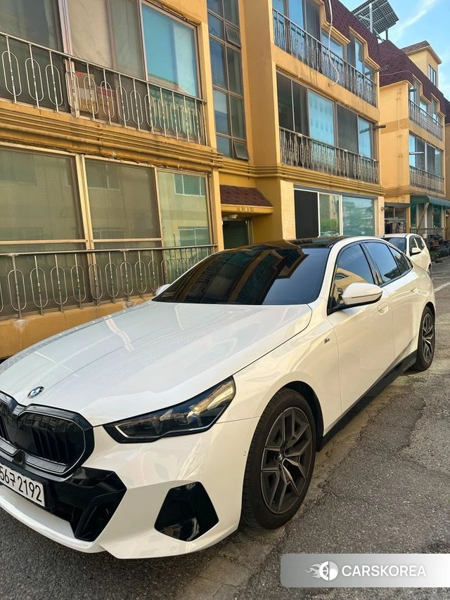 BMW 5 Series (G60) 2025 Белый из Кореи