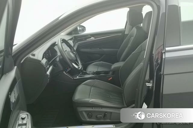 Volkswagen Passat PHEV 2023 Черный из Китая