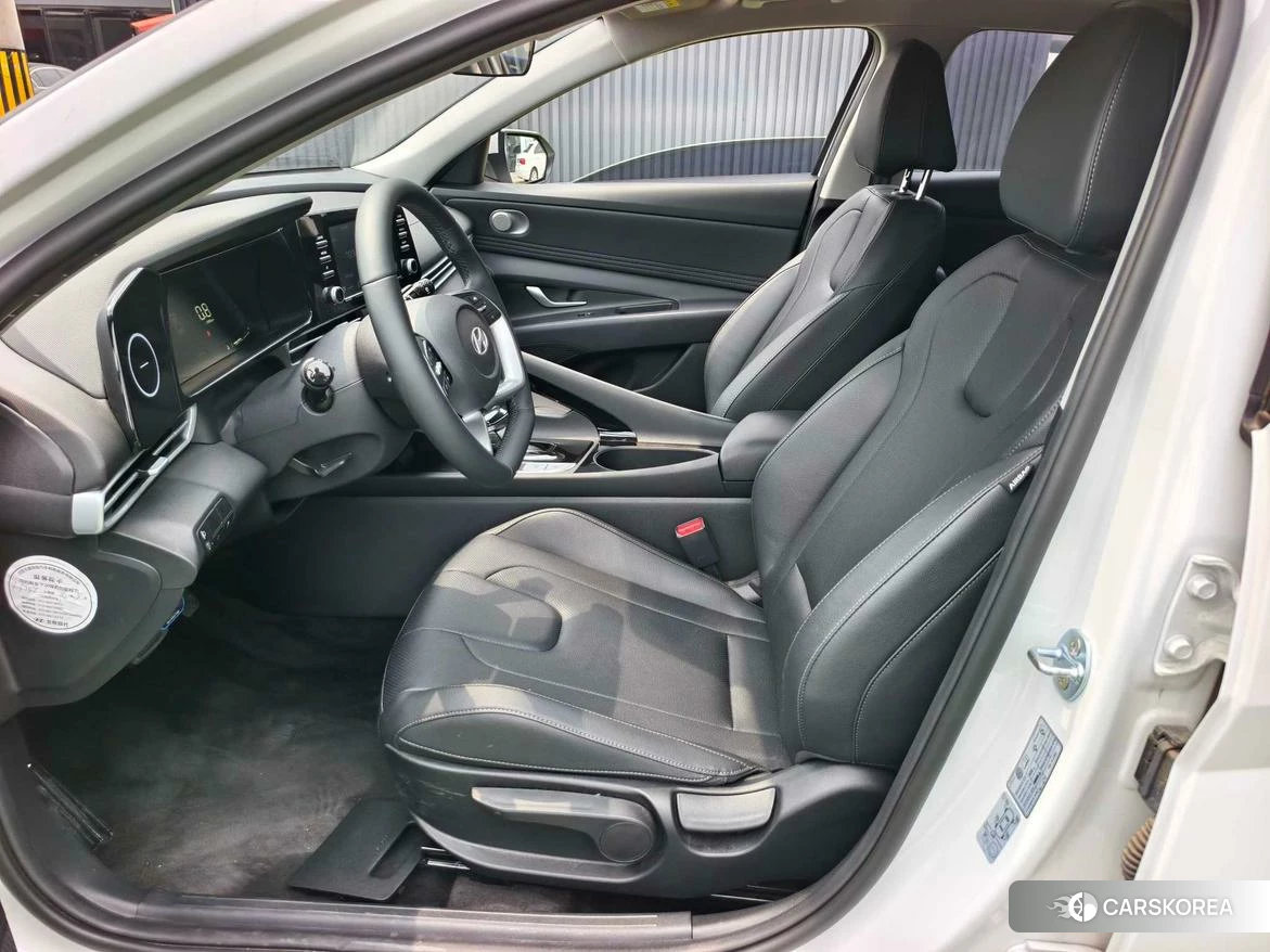 Hyundai Elantra 2023 Белый из Китая