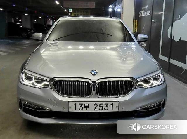 BMW 5 Series (G30) 2018 Серебристо-серый из Кореи