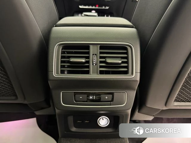 Audi Q5L 2021 Белый из Китая