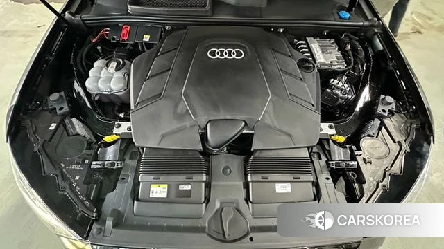Audi Q7 2024 Черный из Китая