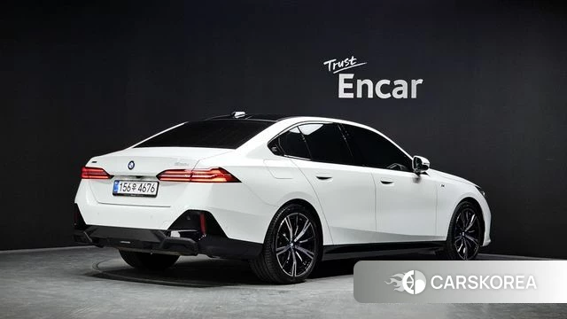 BMW 5 Series (G60) 2025 Белый из Кореи