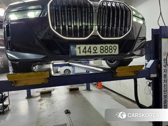 BMW 7 Series (G70) 2023 Черный из Кореи
