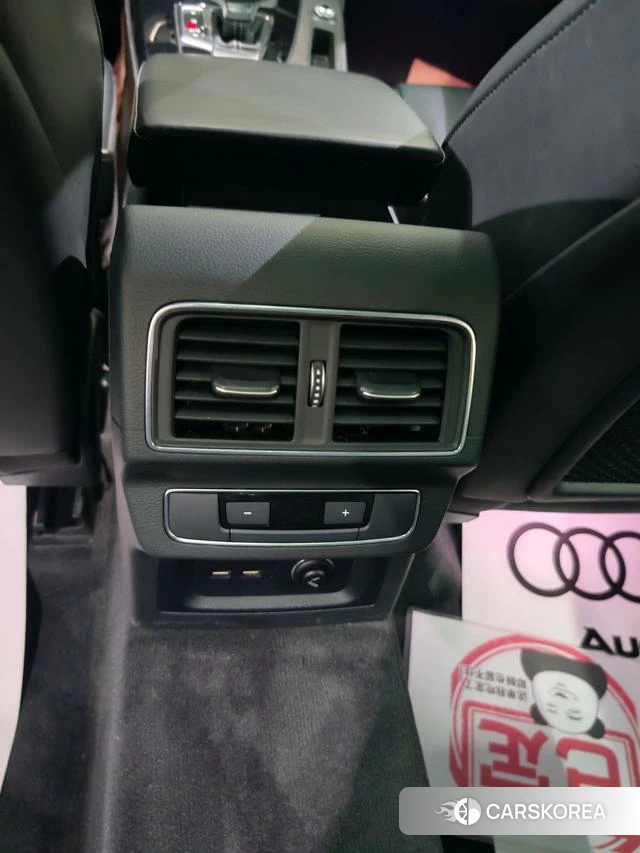 Audi Q5L 2021 Черный из Китая