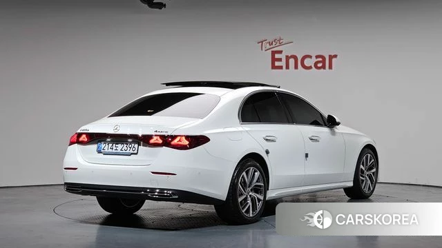 Mercedes-Benz E-Class W214 2024 Белый из Кореи