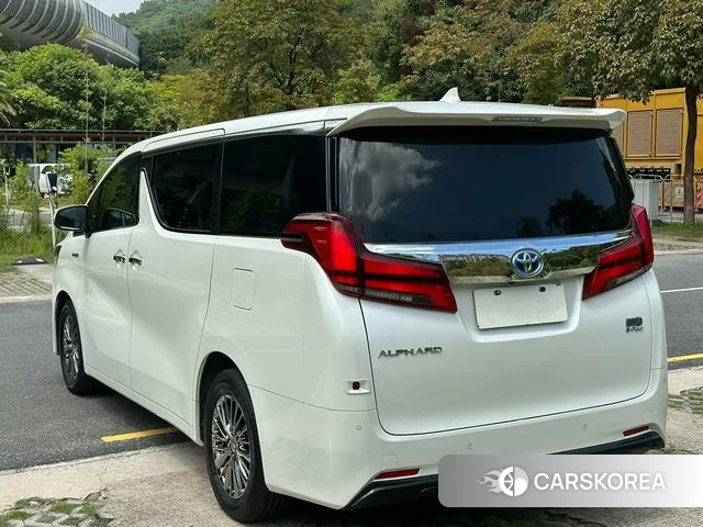 Toyota Elfa 2021 Белый из Китая