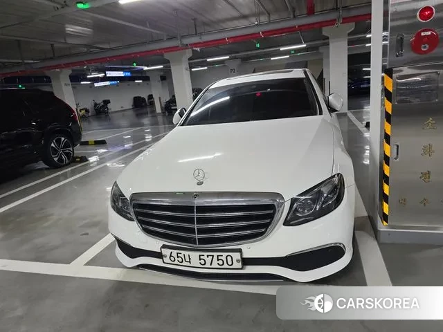 Mercedes-Benz E-Class W213 2018 Белый из Кореи