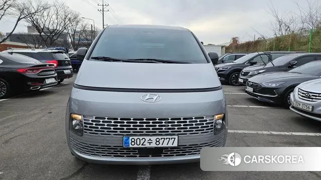 Hyundai Staria 2023 Серебряный из Кореи