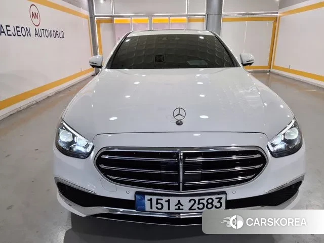 Mercedes-Benz E-Class W213 2023 Белый из Кореи