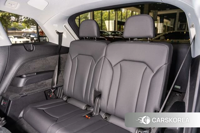 Audi Q7 2023 Черный из Китая