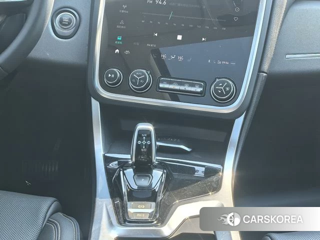 Lynk 01 2019 Черный из Китая