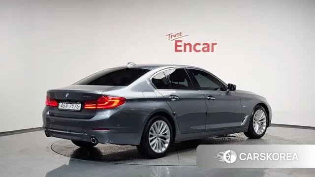 BMW 5 Series (G30) 2018 Небесно-голубой из Кореи