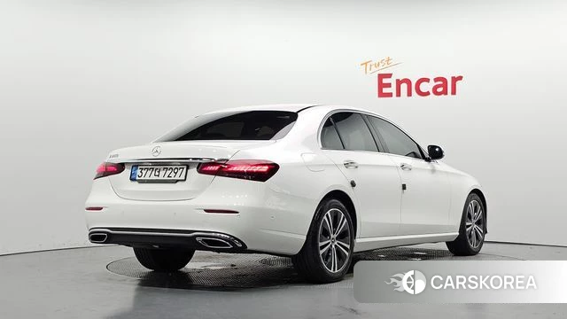 Mercedes-Benz E-Class W213 2021 Белый из Кореи