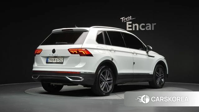 Volkswagen Tiguan second Generation 2022 Белый из Кореи