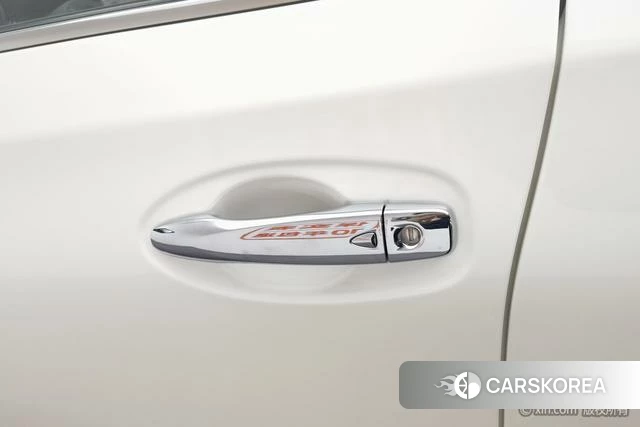 Nissan Qijun 2021 Белый из Китая