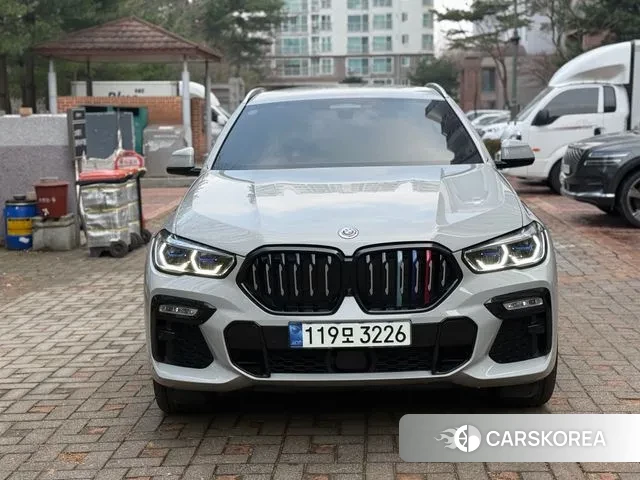 BMW X6 (G06) 2021 Жемчужный цвет из Кореи