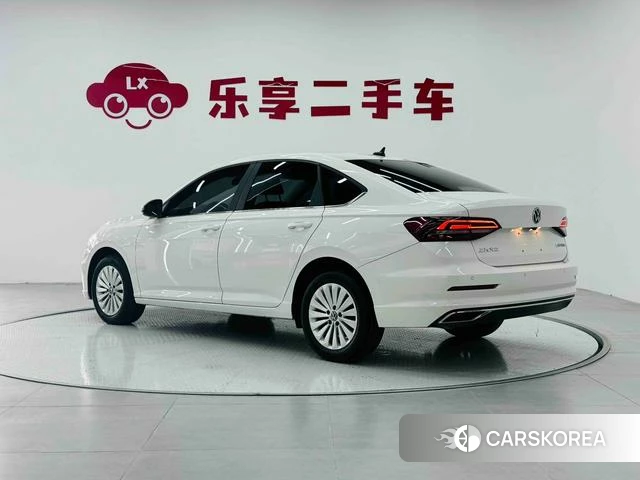 Volkswagen Lavida 2021 Белый из Китая