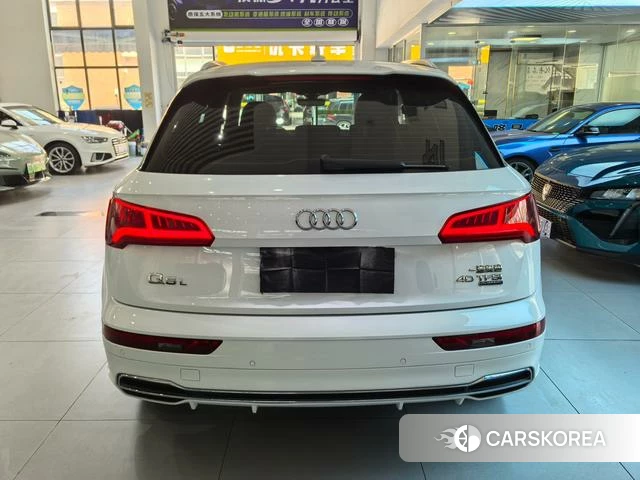 Audi Q5L 2021 Белый из Китая